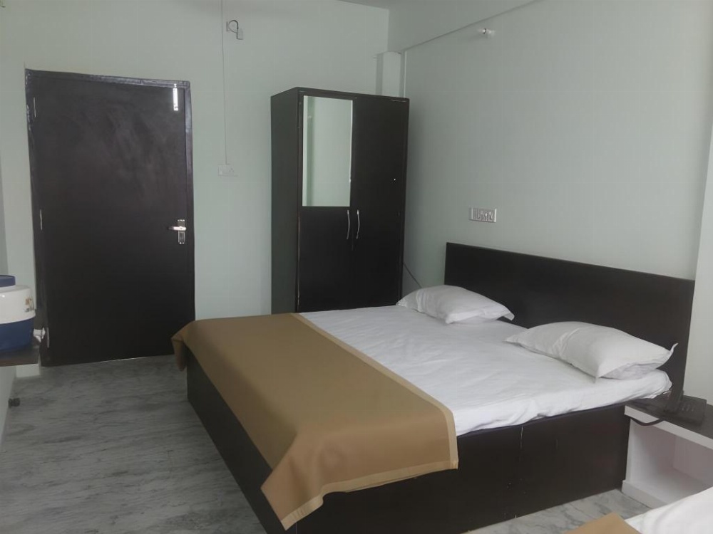 Deluxe Double Bed AC Room