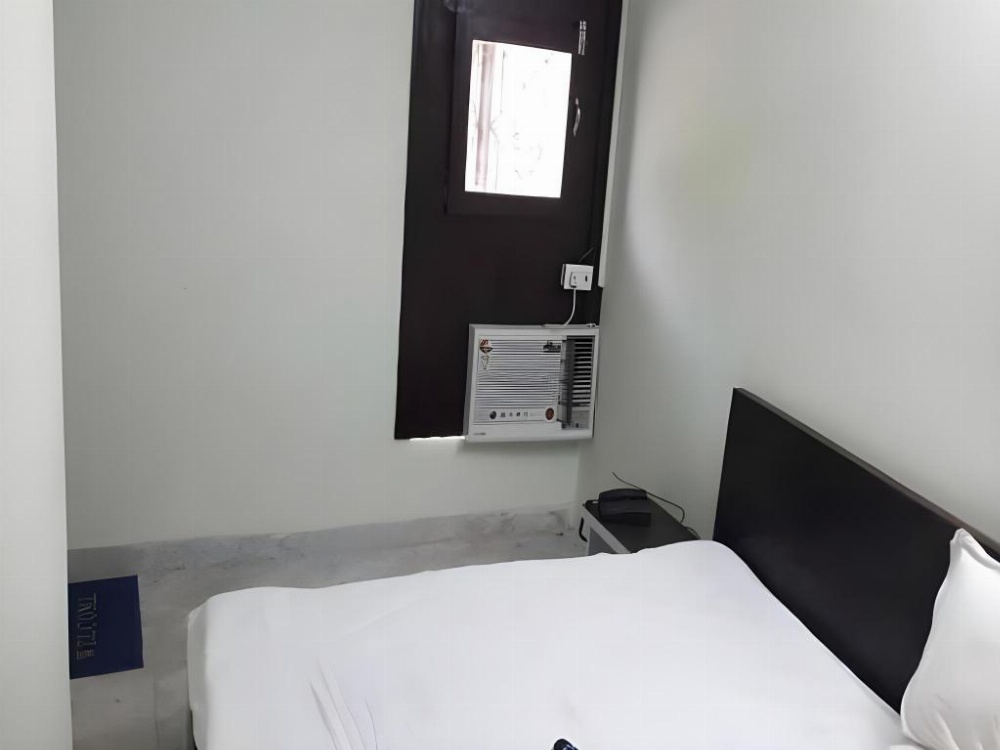 Room image 3